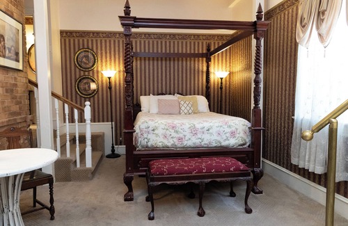 Central Business District Casa | Hines Mansion