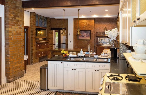 Central Business District Casa | Hines Mansion
