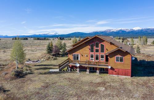 Island Park Casa | Hint of Heaven by KABINO HotTub Air Hockey Firepit Fishing Trails Yellowstone Free WiFi