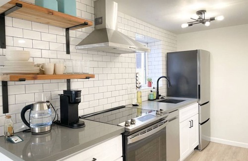 San Anselmo Apartamento | Hip and chic one bedroom apartment.