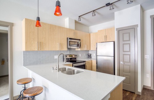 Old Ballard Apartamento | Hip Ballard 2BR w/ Gym & Pet Area, near Burke Gilman Trail, by Blueground
