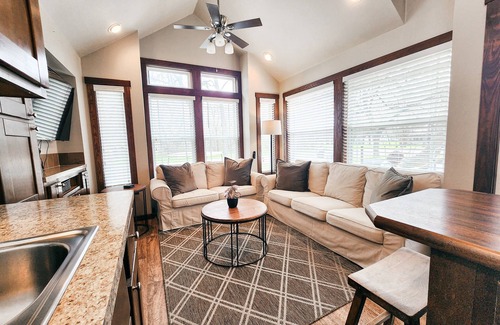 Staples Cabina | Hip Cabin w/ Deck by San Marcos River!