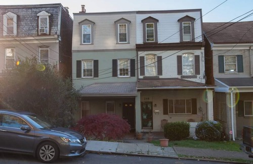 Pittsburgh Apartamento | Hip & Cozy to Explore the City or Catch a Game!