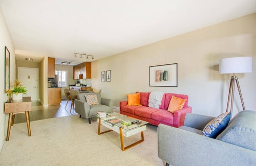 Cupertino Apartamento | Hip Cupertino 2BR w/ Cinema, Gym & A/C, nr Restaurants, by Blueground