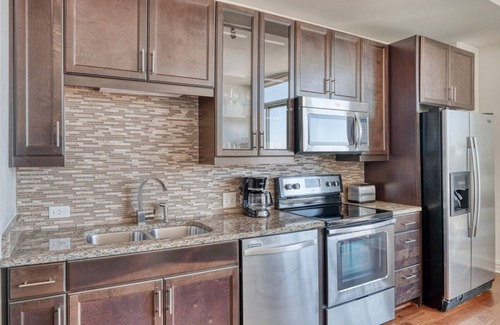 Waller Creek District Apartamento | Hip Downtown Austin 1BR w/ Gym, Pool & W/D, nr Rainey St, by Blueground
