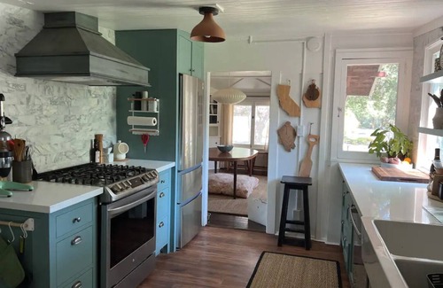Ojai Casa | Hip Downtown Ojai Casita w/ Hot tub!