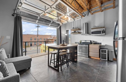 Butte Casa | Modern Loft in Butte, America Garage Parking, AC in Bedroom