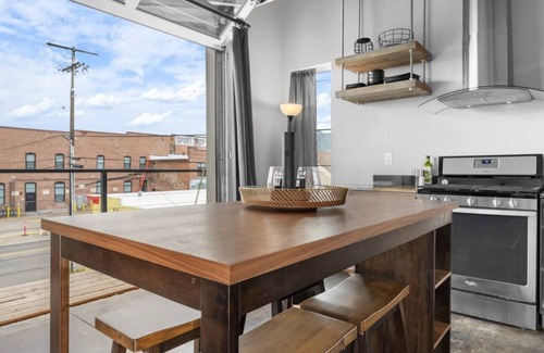 Butte Casa | Modern Loft in Butte, America Garage Parking, AC in Bedroom