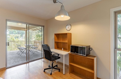 Sharon Heights Apartamento | Hip Menlo Park 3BR w/ Pool + Patio, nr Great Schools, by Blueground