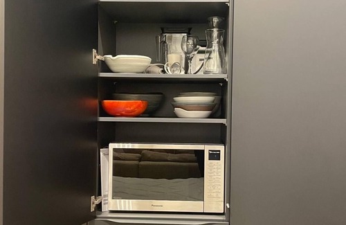 West Bellevue Apartamento | Hip Modern Studio in serene central Bellevue with AC, WiFi, Kitchen, TV