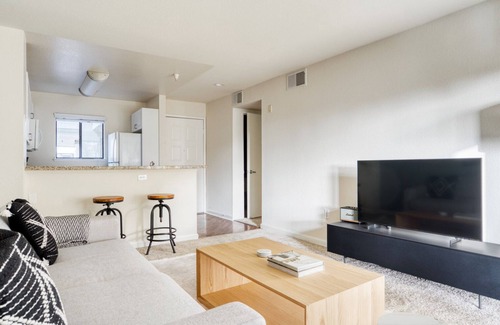 River Oaks Apartamento | Hip North San Jose 1BR w/ W/D, Pool & Gym, nr tech HQs, by Blueground