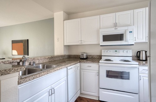 River Oaks Apartamento | Hip North San Jose 1BR w/ W/D, Pool & Gym, nr tech HQs, by Blueground