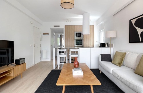 Nueva España Apartamento | Hip Nueva España 2BR w/ Doorman, in Chamartín, by Blueground