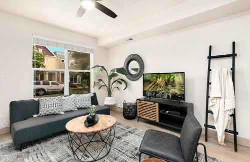 Old Town North Casa | Hip Old Town North Gem! Near Breweries and River!