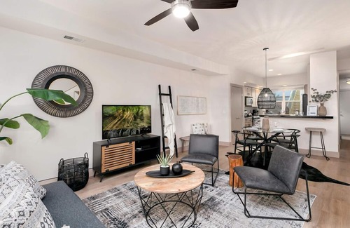 Old Town North Casa | Hip Old Town North Gem! Near Breweries and River!