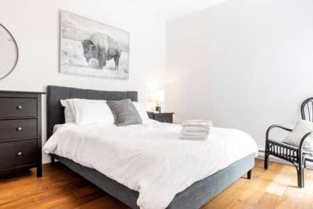 Little Italy Apartamento | Hip, Stylish Apartment In Little Italy by Den Stays