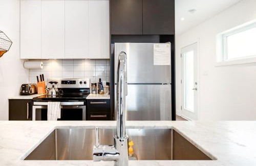 Little Italy Apartamento | Hip, Stylish Apartment In Little Italy by Den Stays