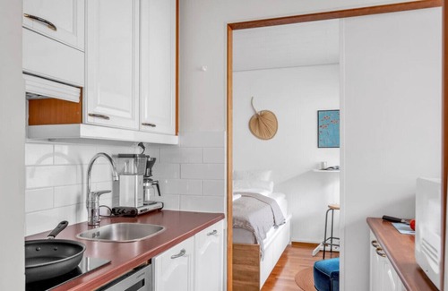 Punavuori Condominio | Hip & Vibrant w/ Balcony, Netflix, 200m tram/bus