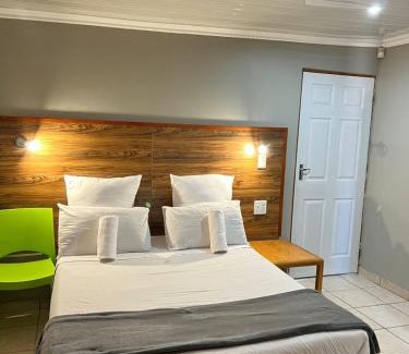 Eikenbosch Casa | Hirondelle @ 45 Old Paarl