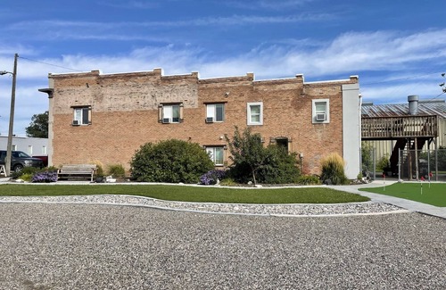 Ucon Apartamento | Historic 100-year-old lodging en route to Yellowstone Apt#1
