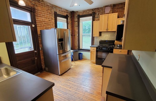 Southmoreland Casa | Historic 150 y/o 3-bedroom KC house with hot tub.