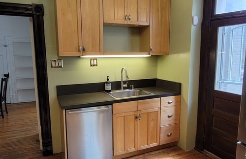 Southmoreland Casa | Historic 150 y/o 3-bedroom KC house with hot tub.