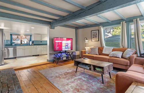 Beverly Casa | Historic 1686 Home Near Downtown l 5BR Retreat