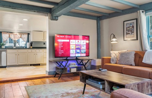 Beverly Casa | Historic 1686 Home Near Downtown l 5BR Retreat