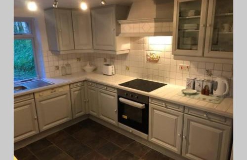 Gwernymynydd Casa | Historic 17th century farmhouse in Wales
