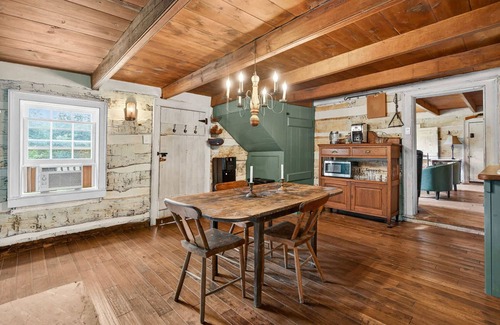 Augusta Chalet De Esquí | Historic 1802 Forge Home by North River & Trails