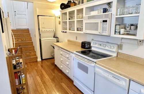 Bar Harbor Cabaña | Historic 1850 Downtown Retreat [Driftwood Cottage]
