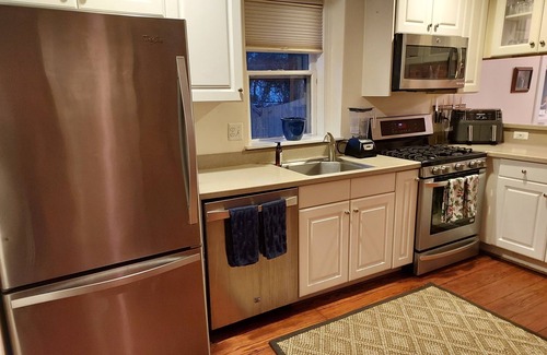 Old Town Alexandria Casa | Historic 1850 townhouse in heart of Old Town. Walk score: 96