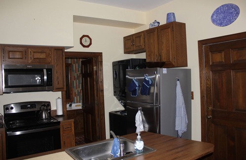 Canton Casa | Historic 1870 Brick Farm House - Near Culver Stockton College
