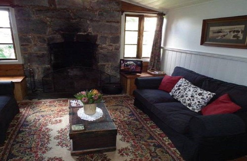 Port Fairy Cabaña | Histórica casa de campo romántica de 1880 chimenea central reformada con buen gusto