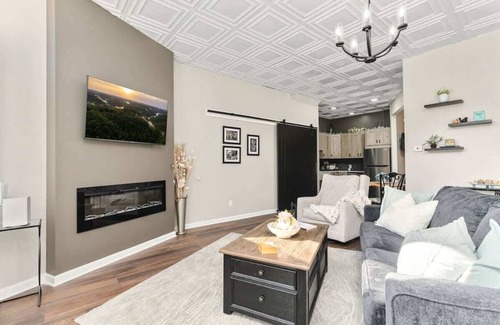 Smithville Condominio | Historic 1894 Space in Downtown Smithville with Modern Amenities