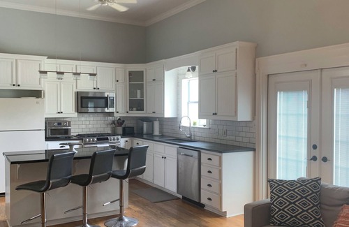 Kyle Casa | Historic 1904 Home w/Granite Kitchen, Fireplace, Treehouse! Near ATX/San Antonio