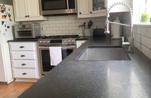 Kyle Casa | Historic 1904 Home w/Granite Kitchen, Fireplace, Treehouse! Near ATX/San Antonio