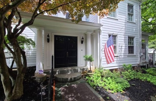 Mercer Casa | Historic 1914 Georgian Colonial Manor