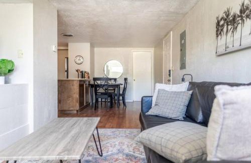 Lincoln Terrace Apartamento | Historic 1920s Brick Beauty in Medical District