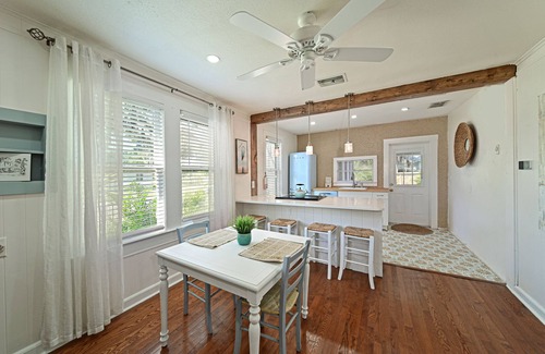 Palmetto Cabaña | Historic 1930s Palmetto Cottage