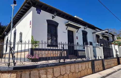 Malaga-Este Villa | Villa Balneario de Pina: maison historique rénovée près de la plage de Pedregalejo, Malaga.