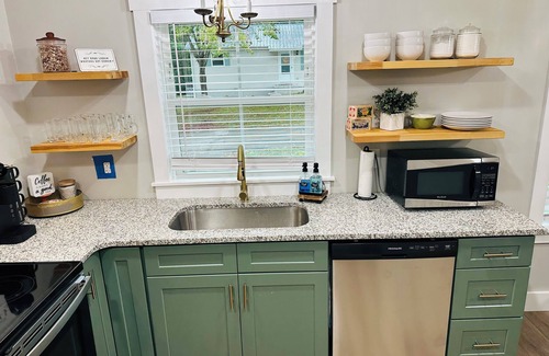 Winchester Cabaña | Historic 1940's Cottage Near Tim's Ford Lake & Town Square Fully Remodeled