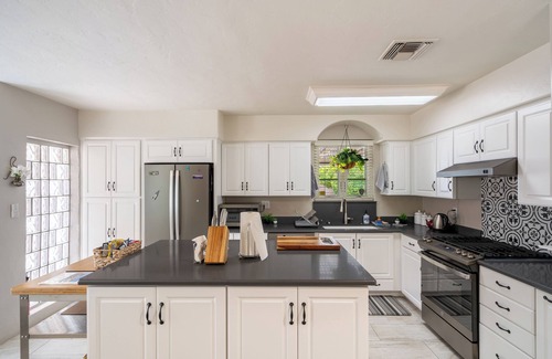 Blenman-Elm Casa | Historic 1944 2-Bedroom Bungalow Near the University of Arizona