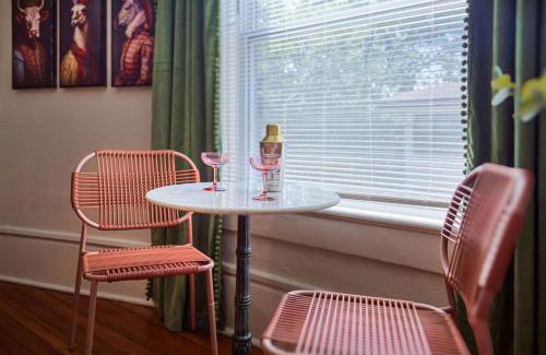 Southmoreland Apartamento | Historic 1Bdrm - Parking - Walk to Restaurants & Westport!