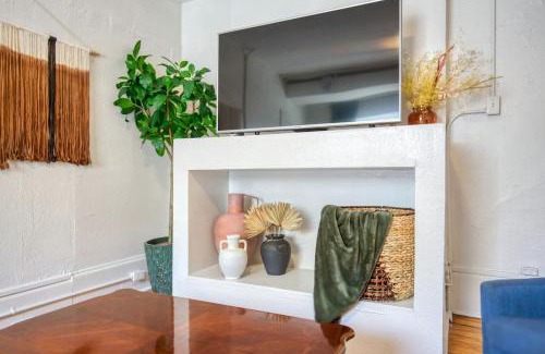 Southmoreland Apartamento | Historic 1Bdrm - Parking - Walk to Restaurants & Westport!
