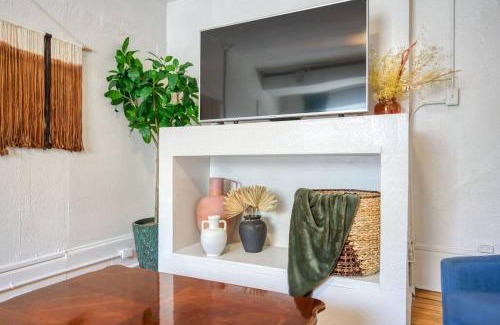 Southmoreland Apartamento | Historic 1Bdrm - Parking - Walk to Restaurants & Westport!