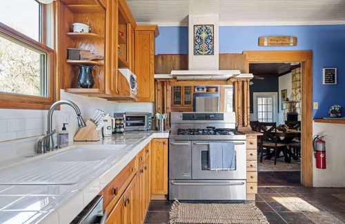 Boerne Casa | Historic 2 Bed Farmhouse: Mountain Views|Firepit