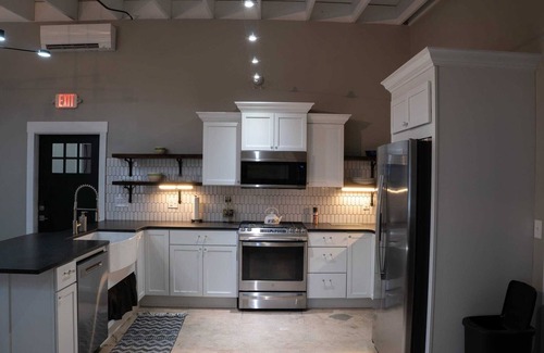 Mountain Home Apartamento | Historic 2 bedroom steps off downtown square