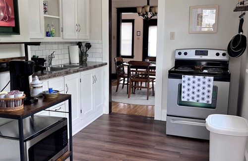 Tipton Apartamento | Historic 2 bedroom 1 bath apartment with modern convenience in quaint Tipton