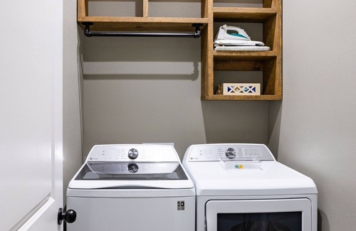 Batesville Apartamento | Historic 2-bedroom apartment with WiFi, AC in charming Batesville